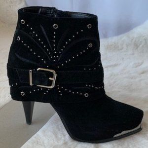 Miranda Lambert Larissa Black Velour Suede 6.5M